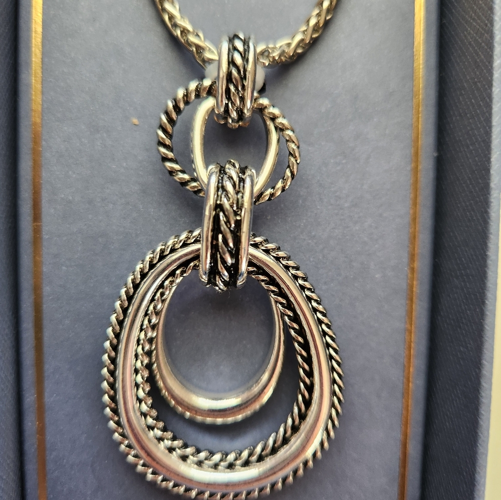 NWOT Silver 32" necklace.